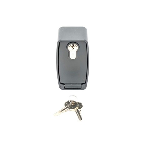 Außenblendung mit Druckknopf und Entriegelungshebel für Klappenmotor